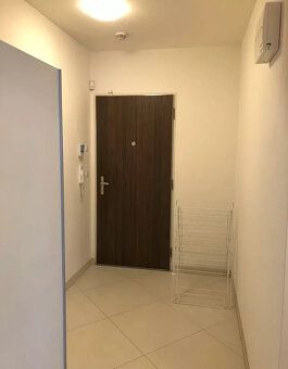 Nabízíme k pronájmu byt 2+kk o ploše 57 m2 + balkón 5 m2 v P