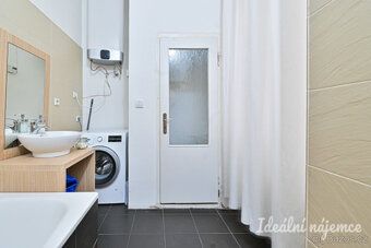 K dlouhodobému podnájmu nabízíme světlý byt o dispozici 2+1 