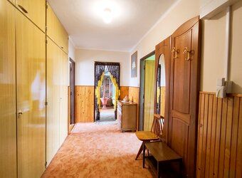 Nabízíme byt 3+1 s lodžií, garáží, sklepem a zahrádkou ve Tc