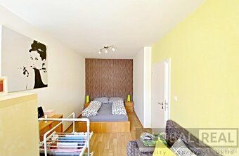 Nabízíme k dlouhodobému pronájmu světlý byt 2+kk o výměře 42