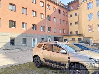 Nabízíme k dlouhodobému pronájmu světlý byt 2+kk o výměře 42