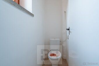 Ev.č. N09137 K nastěhování ihned.
Nabízíme k pronájmu prosto