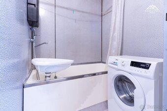 Nabízíme Vám k pronájmu slunný byt 3+1 o celkové výměře 63 m