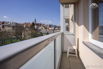 Nabízíme Vám k pronájmu slunný byt 3+1 o celkové výměře 63 m