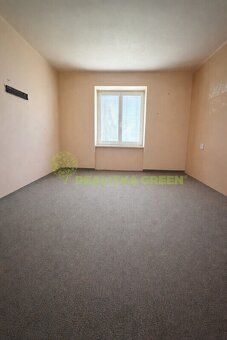 Realitka Green® vám nabízí k prodeji prostorný byt o dispozi