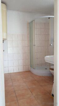 Dobrý den, pronajmu rodinný dům v Praze Královice. Dům se na