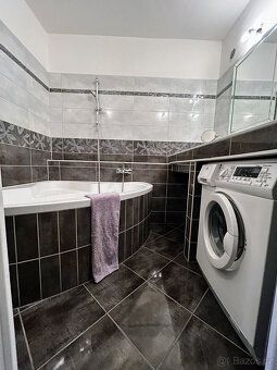 Nabízíme pronájem kompletně zařízeného bytu na jednom z nejo