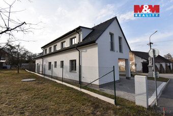 Nabízíme k pronájmu prostorný byt o dispozici 3+1, který se 
