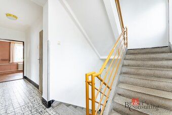 Prodej prostorného rodinného domu v ChotělicíchNabízíme k pr