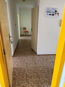 v os.vlastnictví, 2.patro za výtahem, bezbariérový přístup. 
