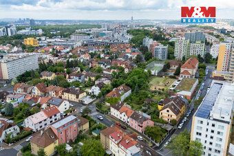Prodej ateliéru 2+1, 64 m², Praha 3 – samostatný vstup, dvě 