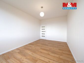 Nabízíme moderní nadčasově zrekonstruovaný byt 3+kk o celkov