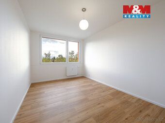 Nabízíme moderní nadčasově zrekonstruovaný byt 3+kk o celkov