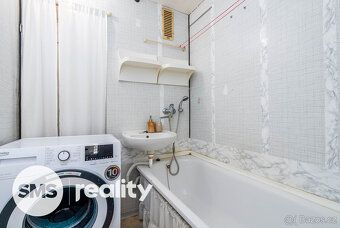 Nabízíme k prodeji útulný byt o velikosti 2 + 1, situovaný v