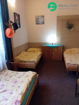 Prodám patrový dům. Patro 6+1 (penzion), místnost s krbovými