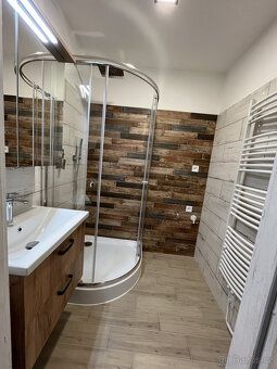Dovolujeme si Vám nabídnout k pronájmu prostorný a velmi pra