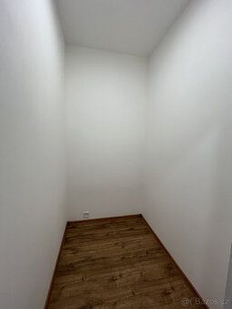 Dovolujeme si Vám nabídnout k pronájmu prostorný a velmi pra