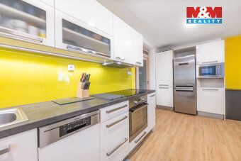 Nabízíme k prodeji prostorný a jedinečný byt 5+1 v klidné a 