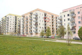 Exkluzivně nabízíme pronájem světlého bytu 1+1 44 m2 s lodži