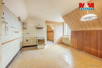 Nabízíme k prodeji rodinný dům s jedinečnou atmosférou a vel