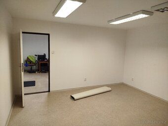 Podnájem Skladních/Kancelářských prostor. 2x místnost 30m2.
