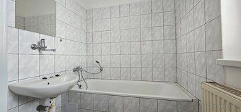 Nabízím k pronájmu světlý byt o dispozici 2+1 o celkové výmě