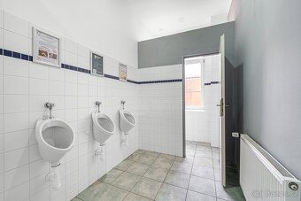 Víceúčelový objekt na frekventované ulici Pražská představuj
