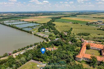 K prodeji nabízíme stavební pozemek o výměře 3014m2 v k.ú. J