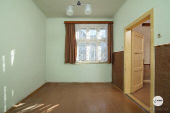Nabízíme k prodeji rodinný dům o dispozici 5+1 s oplocenou z