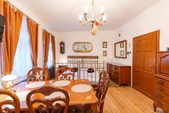 Nabízíme k prodeji RD využívaný jako apartmány , které můžet