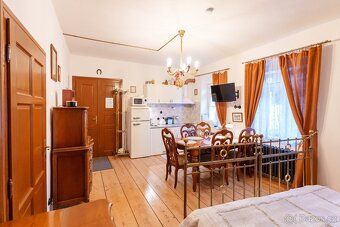 Nabízíme k prodeji RD využívaný jako apartmány , které můžet