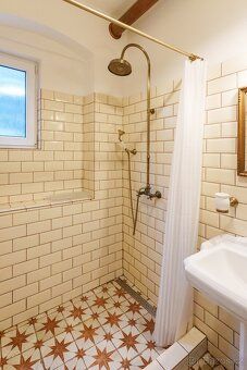 Nabízíme k prodeji RD využívaný jako apartmány , které můžet