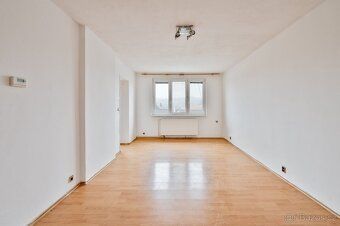 Nabízíme k prodeji světlý a velmi příjemně vzdušný byt o vel