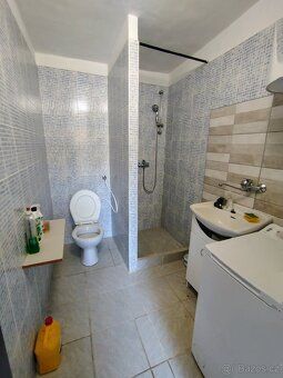 Pronajmu prostory o velikosti cca 100 m² a 180 m².
První pro
