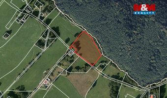 Nabízíme k prodeji rozlehlý pozemek o výměře 4239 m² v klidn