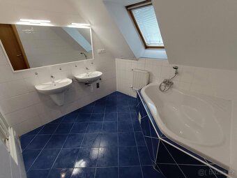 Pronajmu prostorný půdní mezonet 4+kk o velikosti 130 m² v k