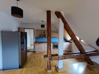 Pronajmu prostorný půdní mezonet 4+kk o velikosti 130 m² v k