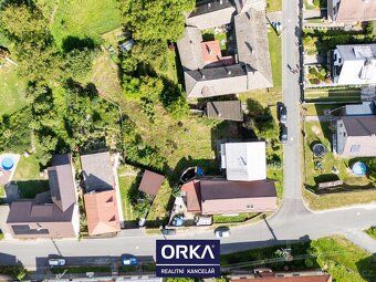 Toužíte po klidném životě v malebné obci s výhledem na hrad 