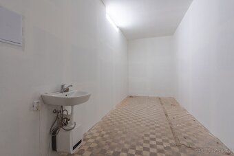 Nabízíme k pronájmu skladovací prostor o výměře 550 m², v 2.