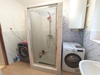 Prodej rodinného domu se dvěma byty 3+kk v přízemí a vlastní
