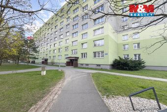 Nabízíme k pronájmu prostorný byt o dispozici 4+1 a užitné p