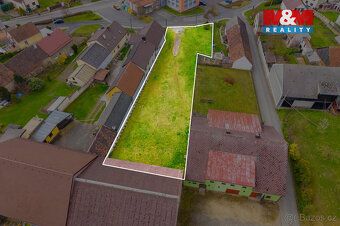 Nabízíme k prodeji stavební pozemek o výměře 1374 m² v obci 