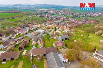 Nabízíme k prodeji stavební pozemek o výměře 1374 m² v obci 