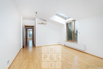 Ev.č. 00207 Prodej bytu v Průhonicích – klidné rodinné bydle