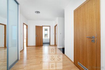 Ev.č. 00207 Prodej bytu v Průhonicích – klidné rodinné bydle