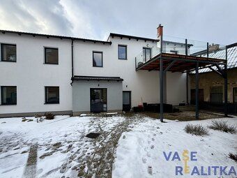 Nabízím k pronájmu nadstandardní byt o dispozici 2+kk a výmě