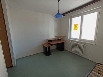 Byt o výměře 72 m² ve 2.patře domu na ulici Bří Lužů. V bytě
