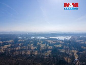 V zastoupení majitele nabízíme k prodeji rovinatý slunný poz