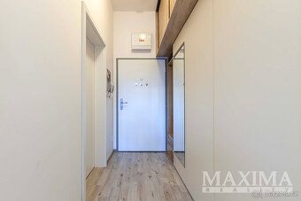 Nabízíme k pronájmu moderní byt o dispozici 1+kk a celkové p