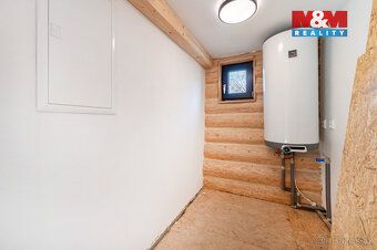 Nabízíme k prodeji stylový rodinný dům ve formě srubu z masi